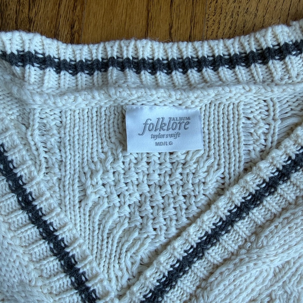 New! Medium/Large Taylor Swift Folklore Cable-Knit V-Cardigan - Picture 2 of 9